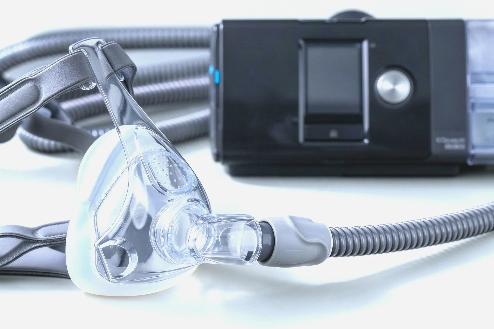 CPAP-Maske und Atemtherapiegerät